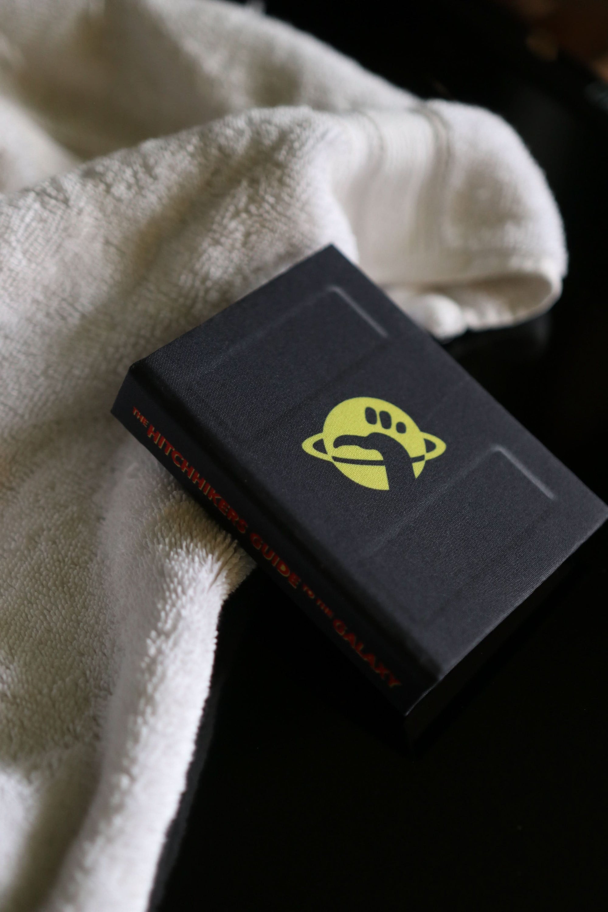 Hitchhikers Guide to the Galaxy 2005 Book Wallet - Novelbookstore.co