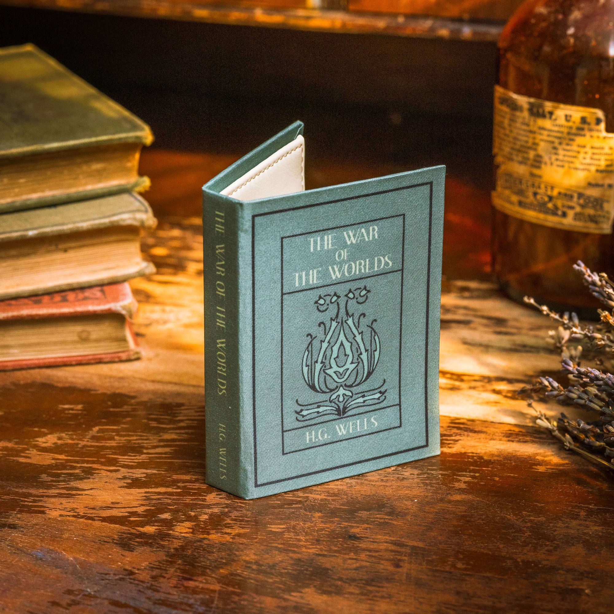 The War of the Worlds by H.G. Wells 1898 Book Wallet - Novelbookstore.co