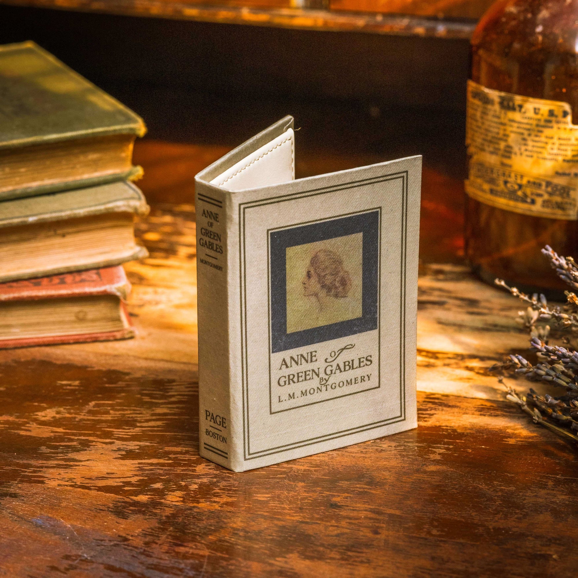 Anne of Green Gables by Lucy Maud Montgomery 1908 Book Wallet - Novelbookstore.co