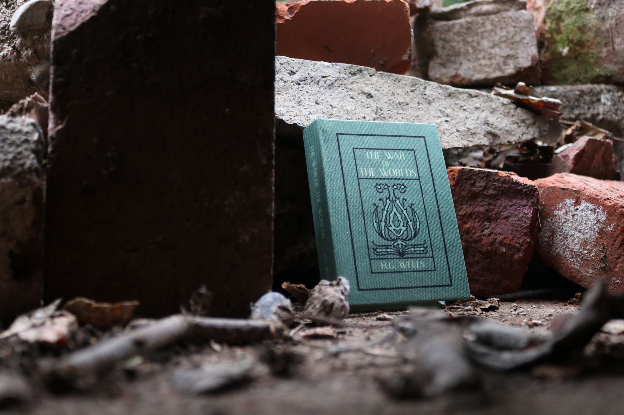 The War of the Worlds by H.G. Wells 1898 Book Wallet - Novelbookstore.co