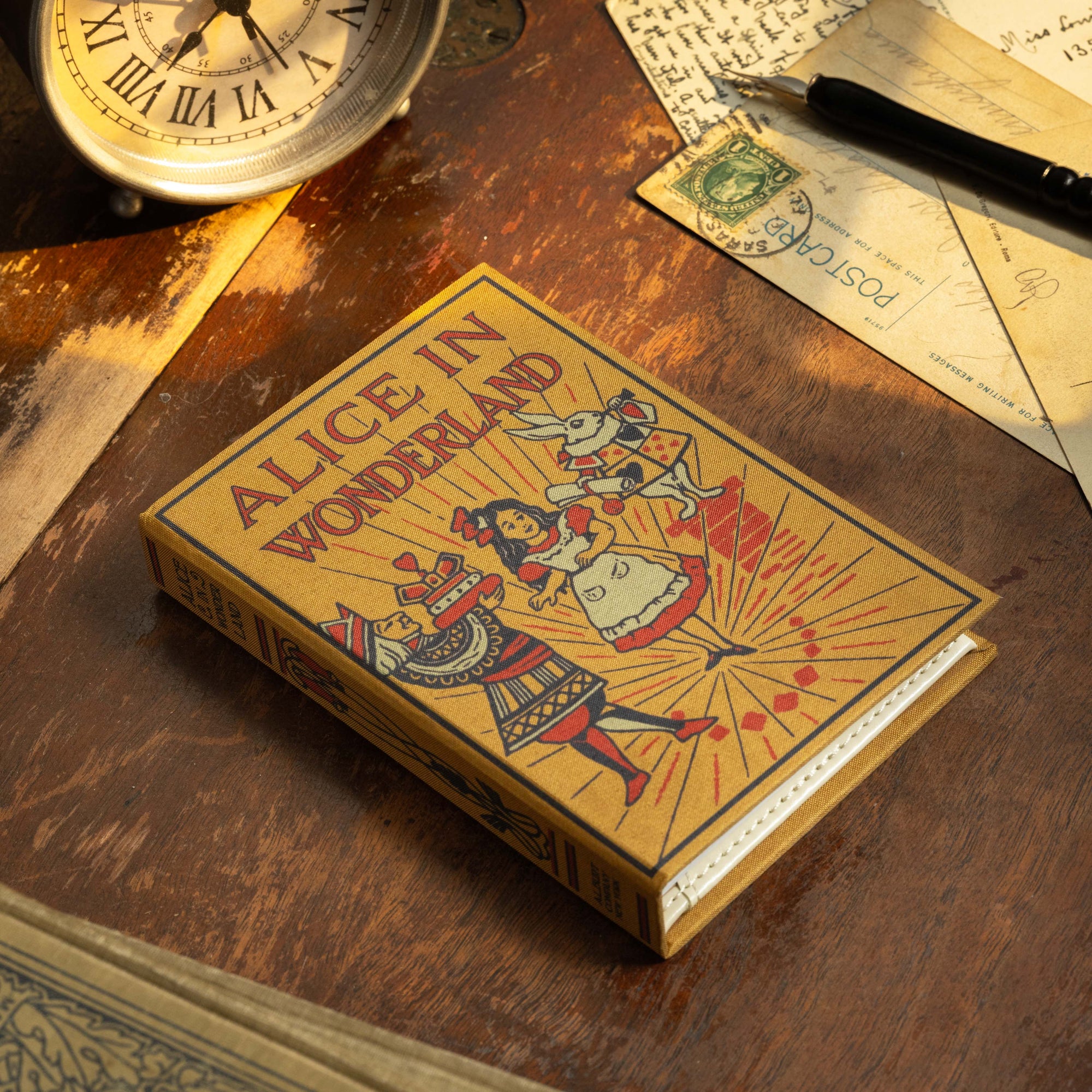 &#39;Alice in Wonderland&#39; Lewis Carroll 1865 Passport/Notebook Wallet