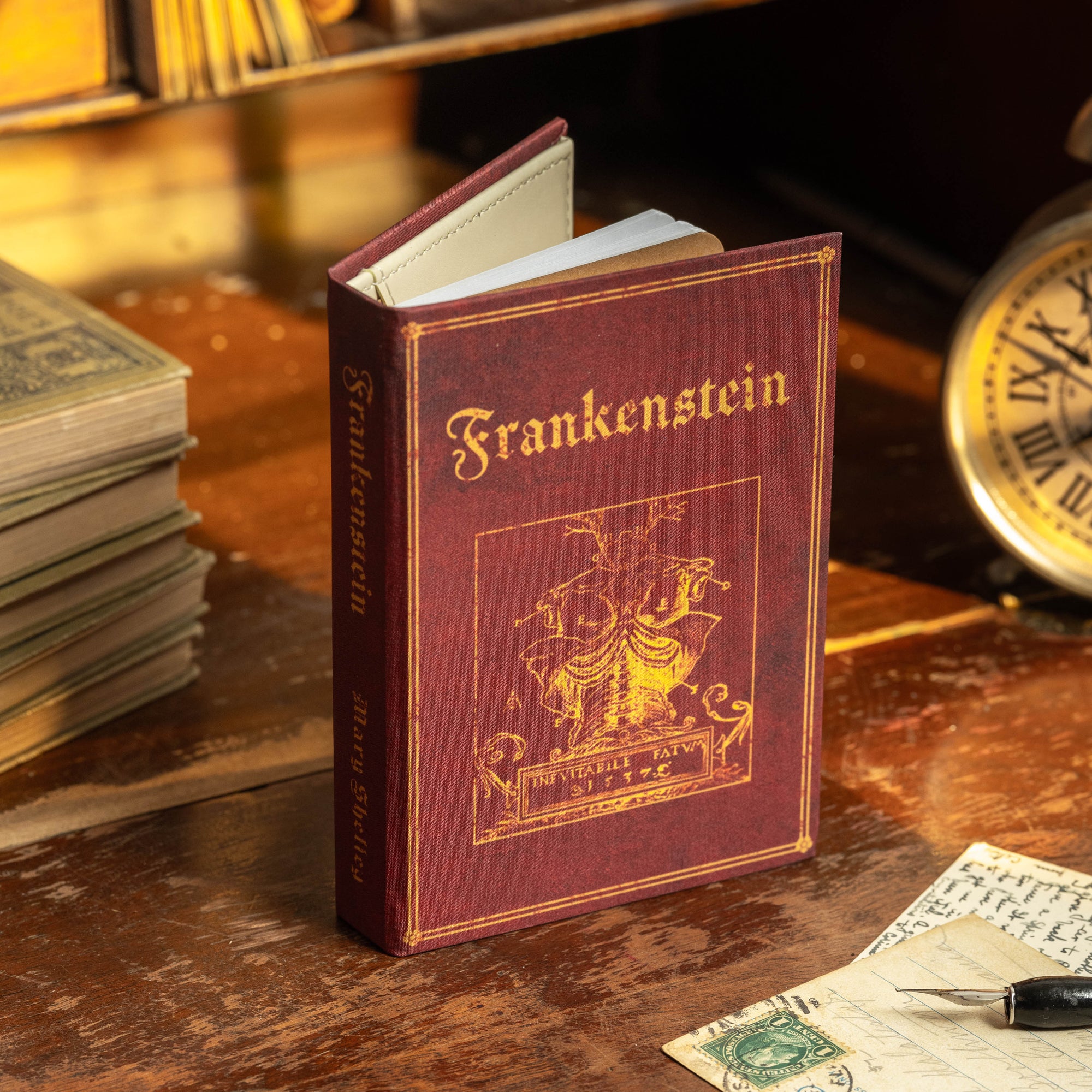 &#39;Frankenstein&#39; by Mary Shelley 1818 Passport/Notebook Wallet